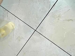 Chinese Solo Star Delivers Intense Cum Show in HD