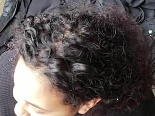 صديقة تمص زب في مبنى مهجور مخيف ليلاً متأخراً. أجواء مرعبة حوالين.