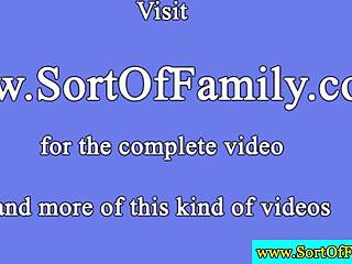 Madrasta se une a hijastro para un trío FFM pervertido esta noche