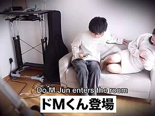 偷偷测试催情薄荷在我的小穴上。湿得太厉害，男友差点发现！