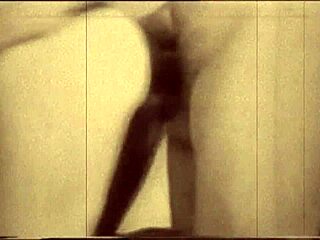 ヴィンテージおばあちゃんのファンシーな部分がナughtyレトロ秘密を隠してるよね？