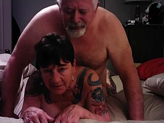 Hot milf getting anal from behind 😏