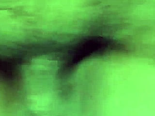 mi hermanastra gime delicioso mientras mi polla le da un masaje