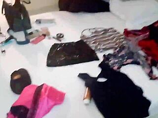 Brazilian crossdressers Minne Mimo and Jhennyfer in a seductive video