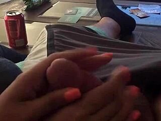 i trimmed this video of handjob and masturbation