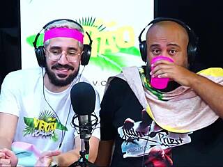 Hot girls show how to fuck in California summer