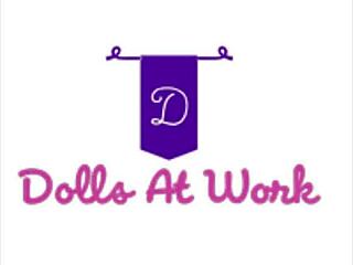 Италиански пич пробива секси милф кукла с огромни цици