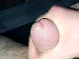 Intense rukbeurt monsterlul eindigt in enorme cumshot