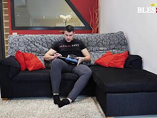 Detailed Doggystyle Sex with VR Glasses on Brunette Teen