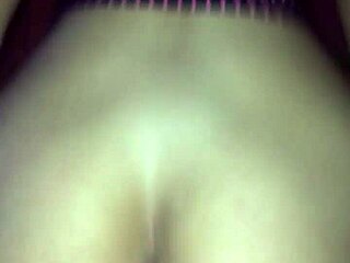 Gostosa scopata in pubblico all'aperto hardcore!