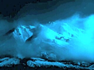 Dark Lantern Hibur Lesbian Berbulu Vintage Threesome dengan aksi memek retro