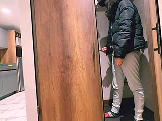 Annen Bizim Burada Buluştuğumuzu Bilmiyor