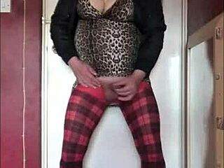 I always dreamed of cumming quicker in homemade bisexual play.