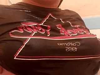 Check out this fetish for wet bra in bath with small tits