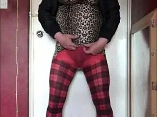 I always dreamed of cumming quicker in homemade bisexual play.