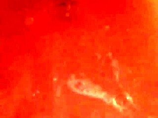 Proč tahle latina ždímalu svou velkou prdel v koupelně? Tak nadržená!