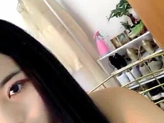 Hot Girl Performs Oral On Massive Cock In Live Stream Show