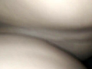 Typ rammt reifer MILF hart anal durch