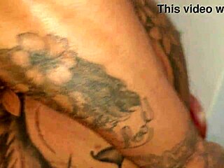 मसलमैन बॉडीबिल्डर के बड़े लंड सरप्राइज से गांड तोड़ी