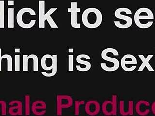 Η μελαχρινή Shay Lamar από τις ΗΠΑ δαχτυλώνει το ξυρισμένο μουνί της μέχρι κορύφωση