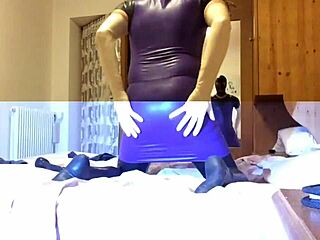 How LatexItaly poses in latex dress!