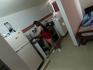 Valery sürtük karı mutfakta sik ve döl istiyor