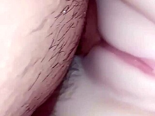 이 좁은 보지가 이렇게 미끄러워 느껴져