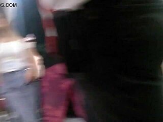 me encontr� a esta putita irresistible nalgona