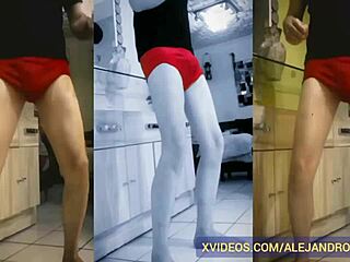 Maduro Delgado Muestra La Verga en Calzones Rojos Fetiche Exhibicionista Alejandro Mistral Video Porno Gay Erótico