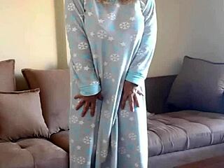 hey, wanna see mariaold's huge saggy tits in stockings?