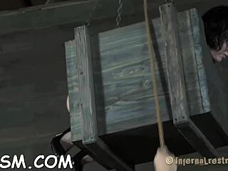 施虐受虐性爱照片：粗暴口交和POV操