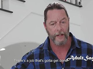 Házasasszony Kendra Cole csal az esküvőn ujjal és anális tágítással