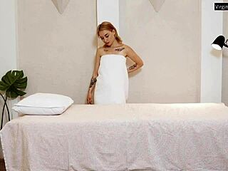 Gemiti Dolci sul Lettino da Massaggio con una Massaggiatrice Sexy!