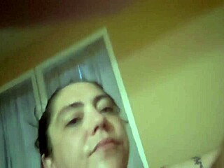 Jamie Cummings proždire crni kurac u žestokom puhanju