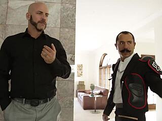 สาวใหญ่สุดเซ็กซี่ Phoenix Marie จัดหนักกับบอดี้การ์ด