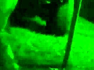 Fiatal arab elkapva, amint besurran a katonai bázisra egy zsaru által.