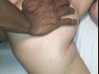 Esposagulosinha chifrando com a ajuda do corno - completo no xred -