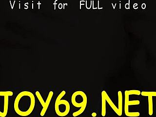 Hei, ce zici dacă această tânără virgină 18+ se dezlănțuie cu jucării în pizda strâmtă?