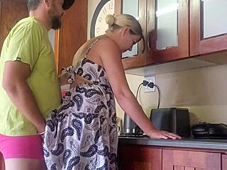 ¡Qué locura! Me tiré a mi madrastra y grabé todo en el móvil