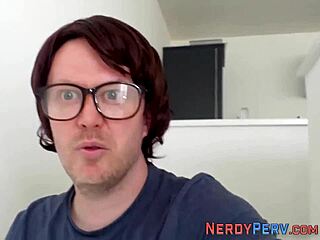 Любительская телка из Лидса сосет хуй нерда в диком первом разе