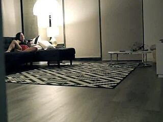 Kocaman Yarrak, Minyon 18+ Üvey Kız Kardeş Amara Romani'yi Ev Yapımı Vahşi Sikişte Genişletiyor