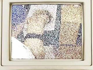 Minnie Rose indefensa mientras el Doctor Tampa dispara carga de semen en BlastABitch.com