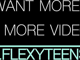 금발 젊은 유연녀가 나체 요가 실력으로 놀라움