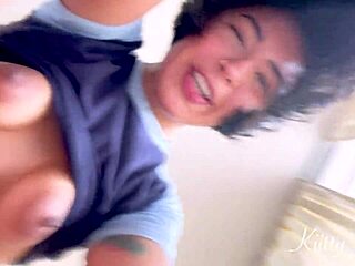 ฉันใช้นิ้วเย็ดหีใหญ่แบบใกล้ๆ จนน้ำแตกแรง