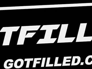 Brenna McKenna ile bikini içinde sahne arkası röportajı