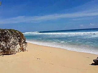 My sandy ass with red butt plug at beach 😎