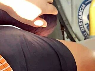 Acosando a madura culona en las calles de lima