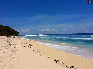 My sandy ass with red butt plug at beach 😎