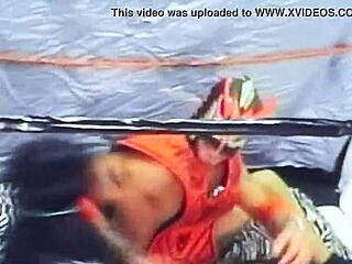 Uiwp Entertainment борец Dragonfly срещу Адриана Милано смесена борба!