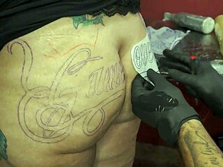 fazendo minha tattoo nova na raba